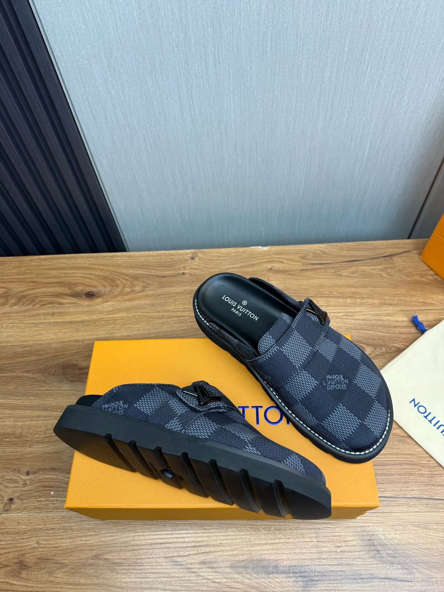 Men's shoes 💰420💰 Lv. hot selling men's slippers 🔥 🩴Official website one to one production 38-45 sizes 45 46 🉑️Customized!